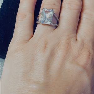 Stunning ‘12CT’ Emerald cut ring 💍